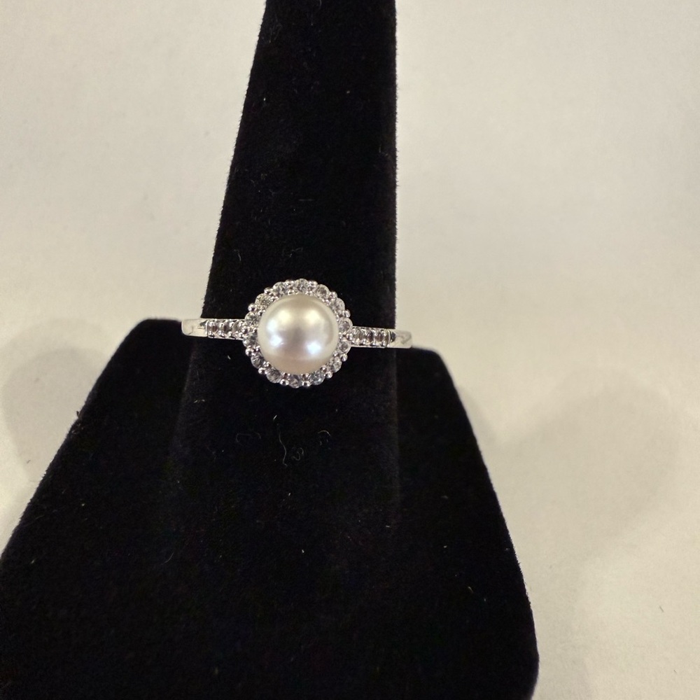 Elegant Silver Pearl Ring